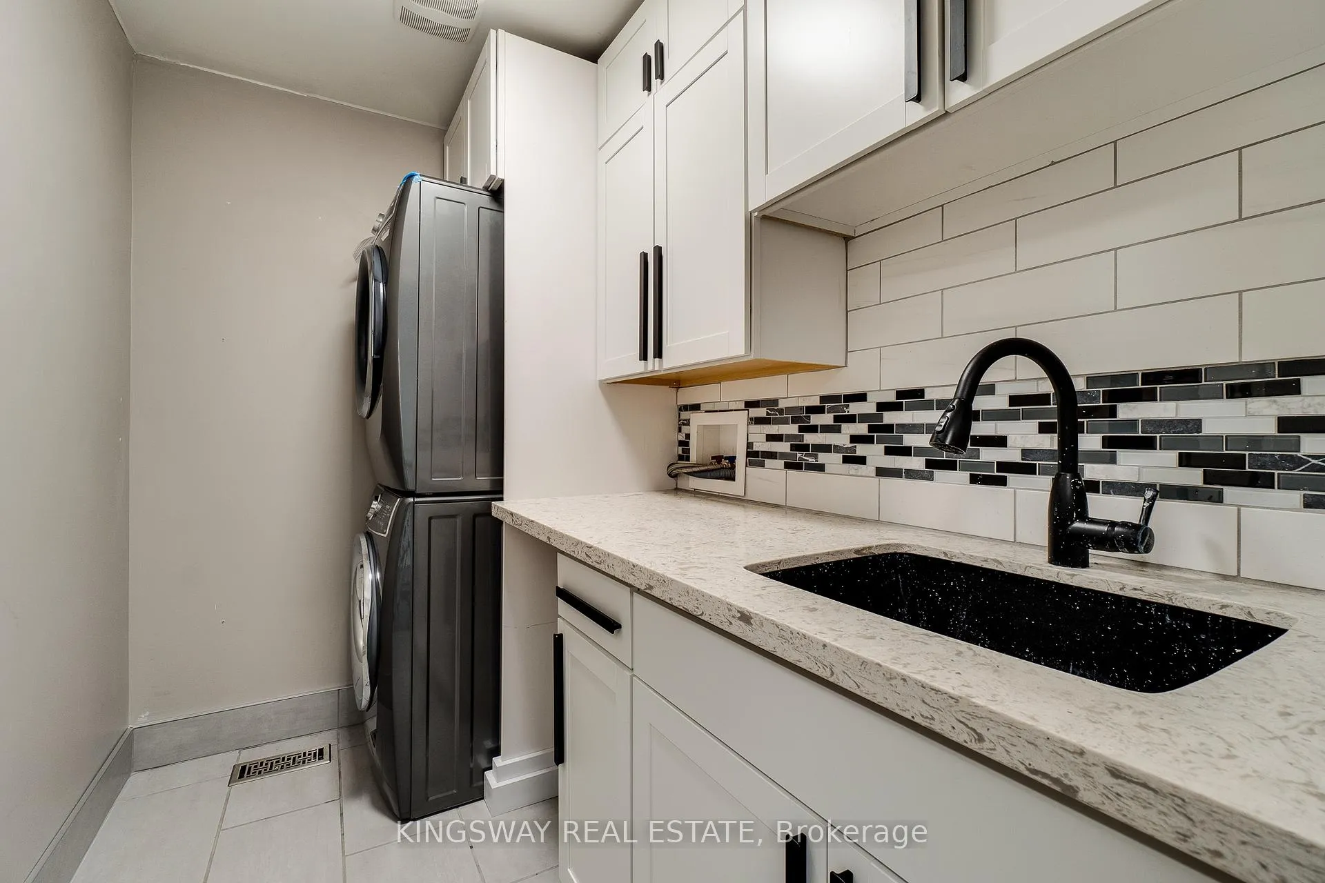 Photo 39 of 261 Fair Street, Hamilton, Meadowlands — HOMEH