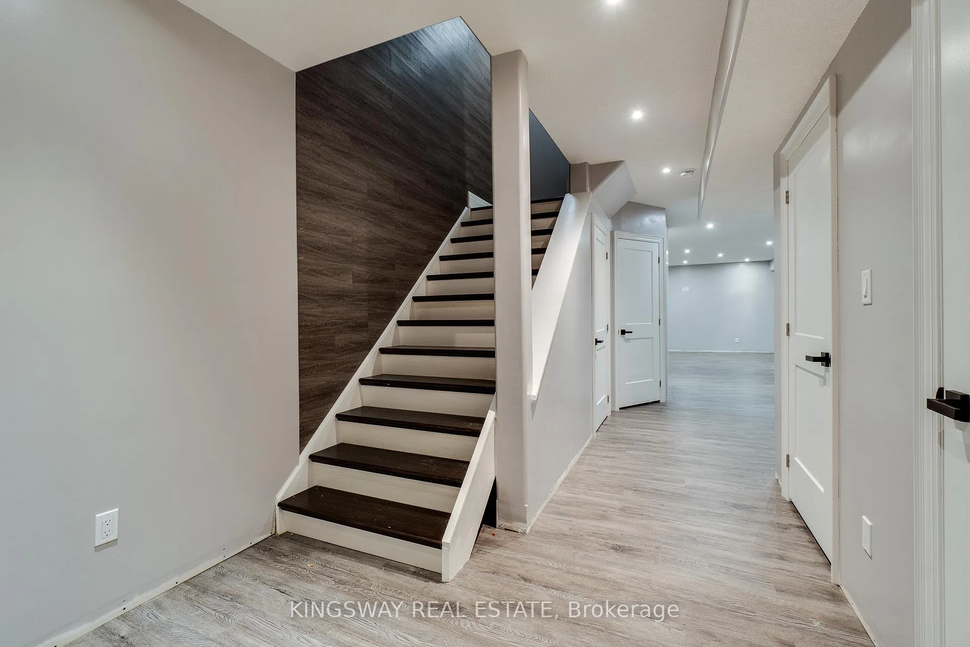 Photo 40 of 261 Fair Street, Hamilton, Meadowlands — HOMEH