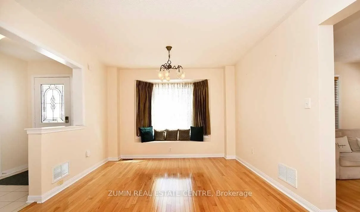 Photo 5 of Unit Upper Level, 38 Clayborne Avenue, Brampton, Fletcher's Meadow — HOMEH