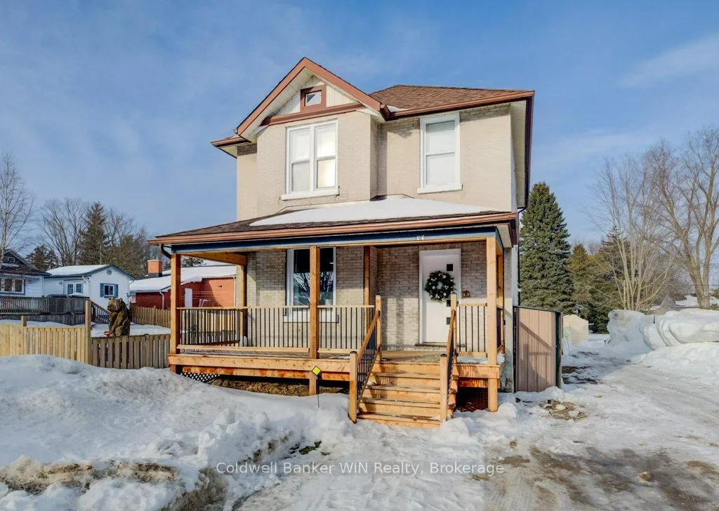 Photo 5 of 30 Queen Street N, Minto — HOMEH