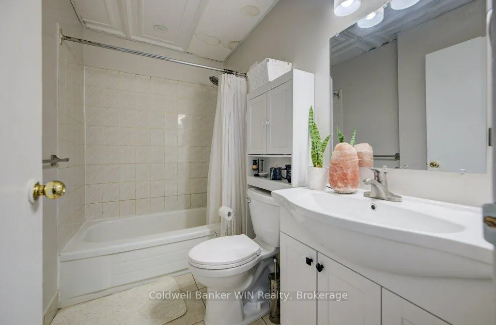 Photo 15 of 30 Queen Street N, Minto — HOMEH