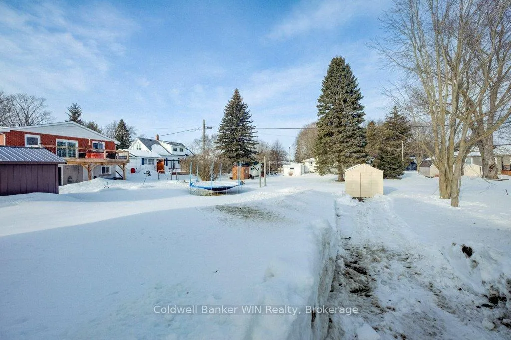 Photo 31 of 30 Queen Street N, Minto — HOMEH