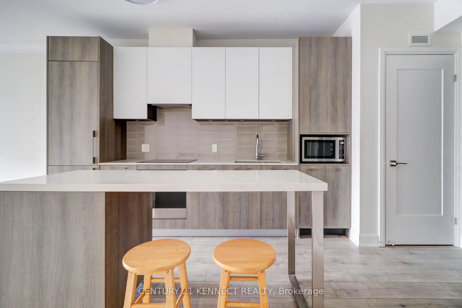 Photo 4 of Unit 721, 38 Water Walk Drive, Markham, Unionville — HOMEH