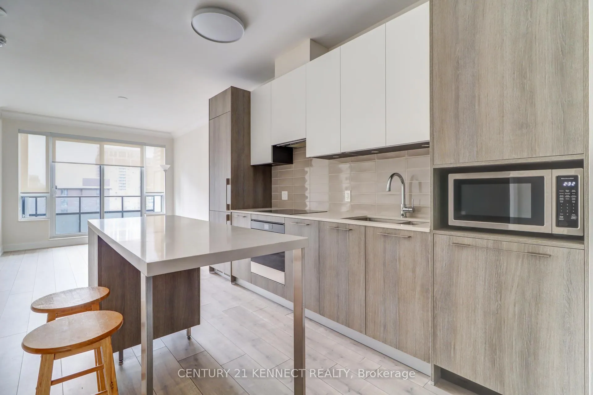 Photo 5 of Unit 721, 38 Water Walk Drive, Markham, Unionville — HOMEH
