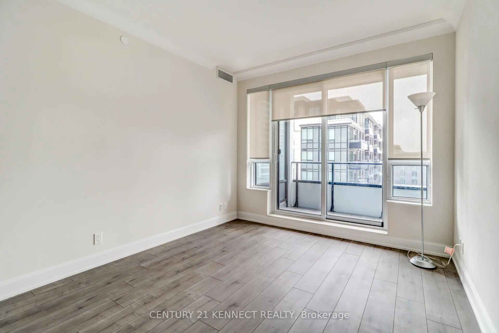 Photo 8 of Unit 721, 38 Water Walk Drive, Markham, Unionville — HOMEH