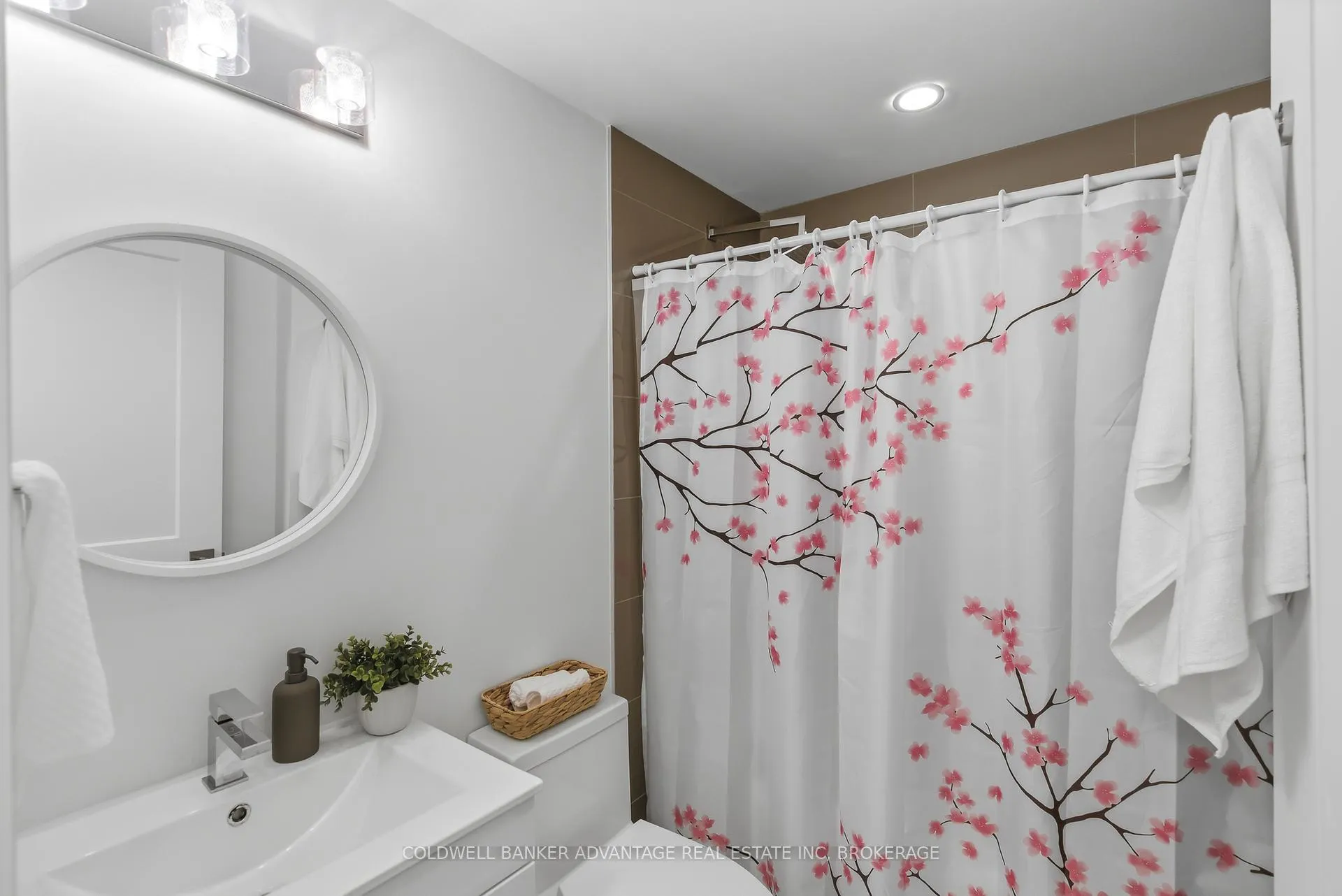 Photo 11 of Unit 103, 6065 McLeod Road, Niagara Falls, Arad/Fallsview — HOMEH