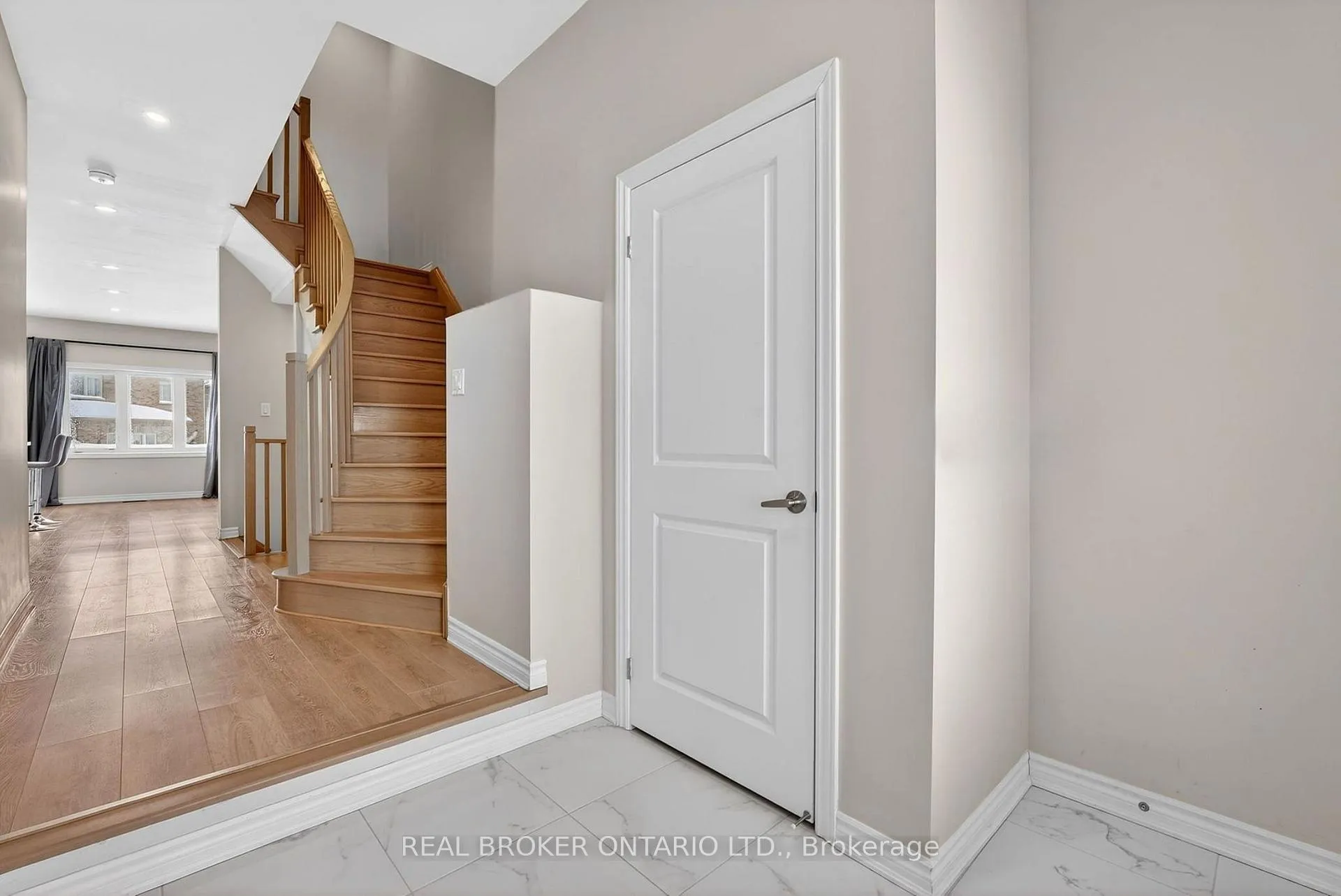 Photo 3 of 45 Sapphire Way, Thorold, Rolling Meadows — HOMEH