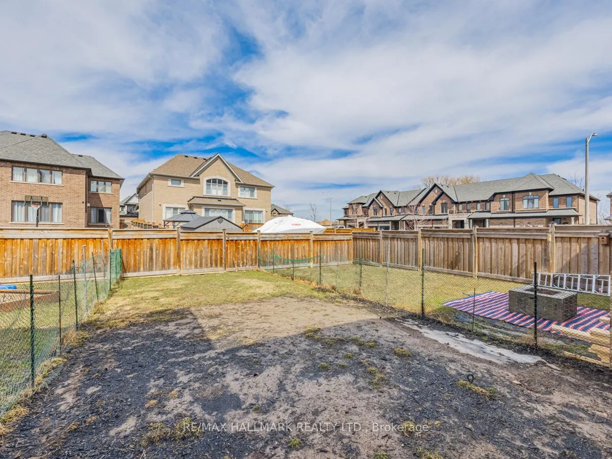 Photo 25 of 2089 Dale Road, Innisfil, Alcona — HOMEH