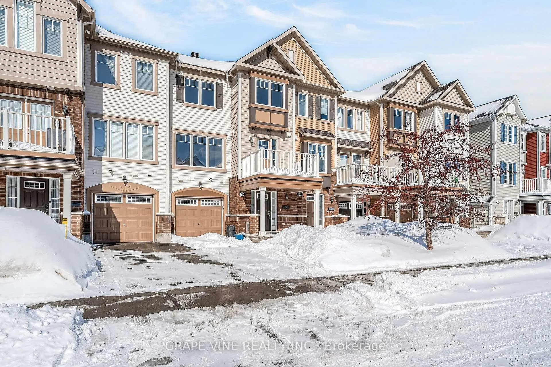 Photo 2 of 330 Sweet Grass Circle, Ottawa, Barrhaven - Half Moon Bay — HOMEH