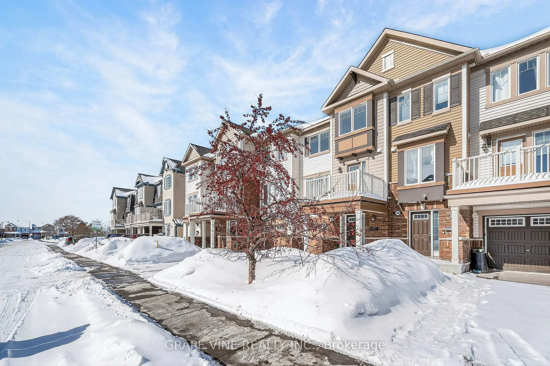 Photo 3 of 330 Sweet Grass Circle, Ottawa, Barrhaven - Half Moon Bay — HOMEH