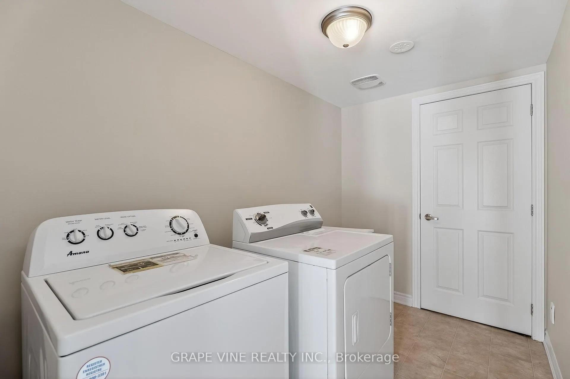 Photo 7 of 330 Sweet Grass Circle, Ottawa, Barrhaven - Half Moon Bay — HOMEH