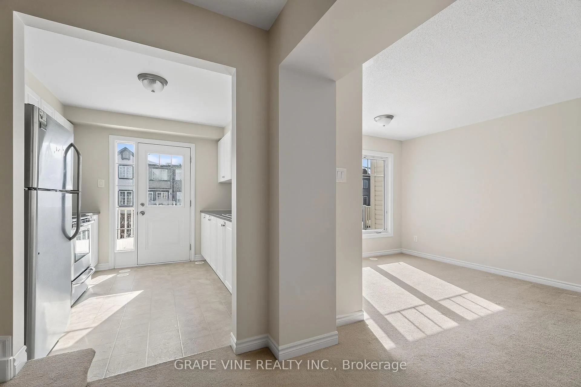 Photo 9 of 330 Sweet Grass Circle, Ottawa, Barrhaven - Half Moon Bay — HOMEH