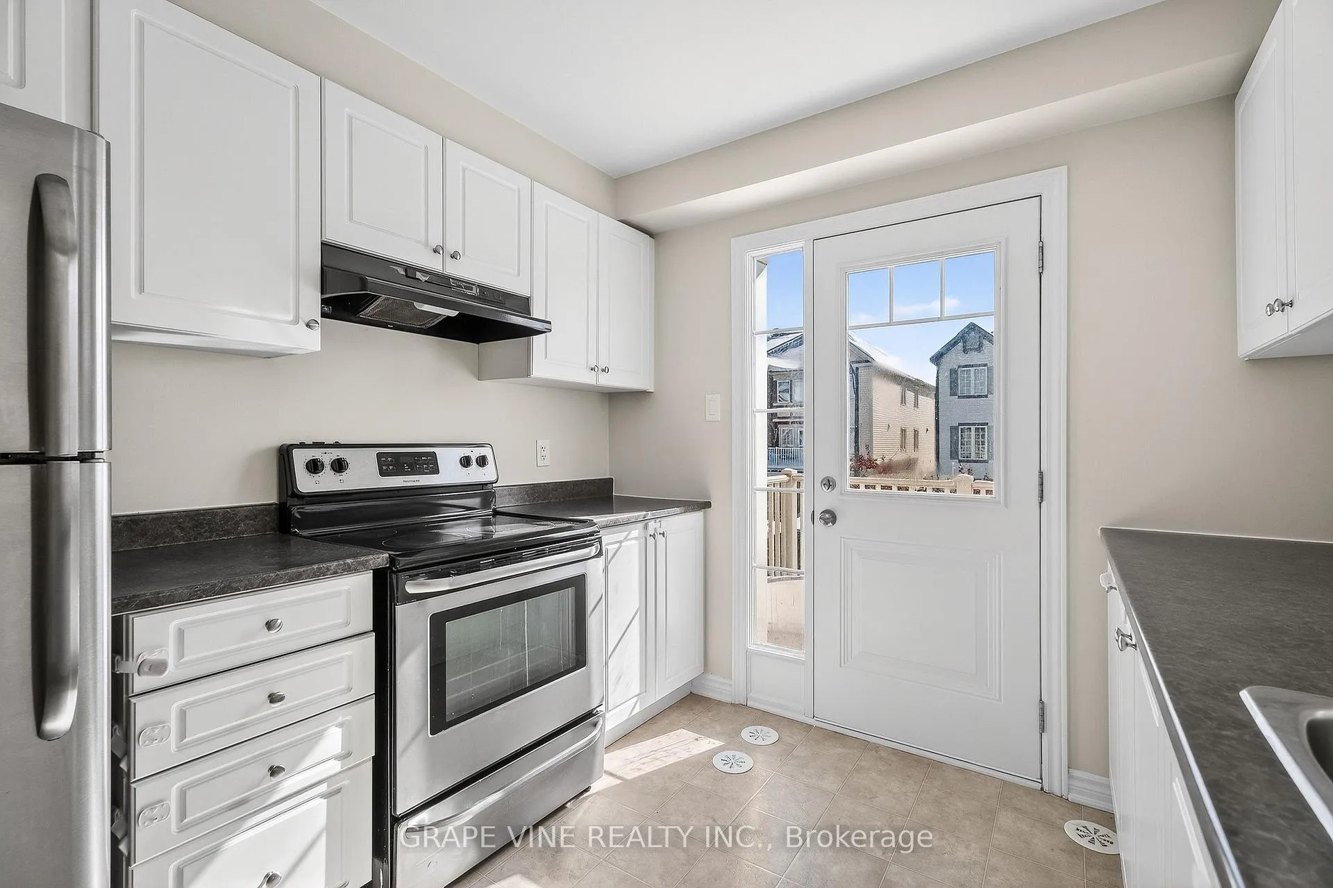 Photo 13 of 330 Sweet Grass Circle, Ottawa, Barrhaven - Half Moon Bay — HOMEH