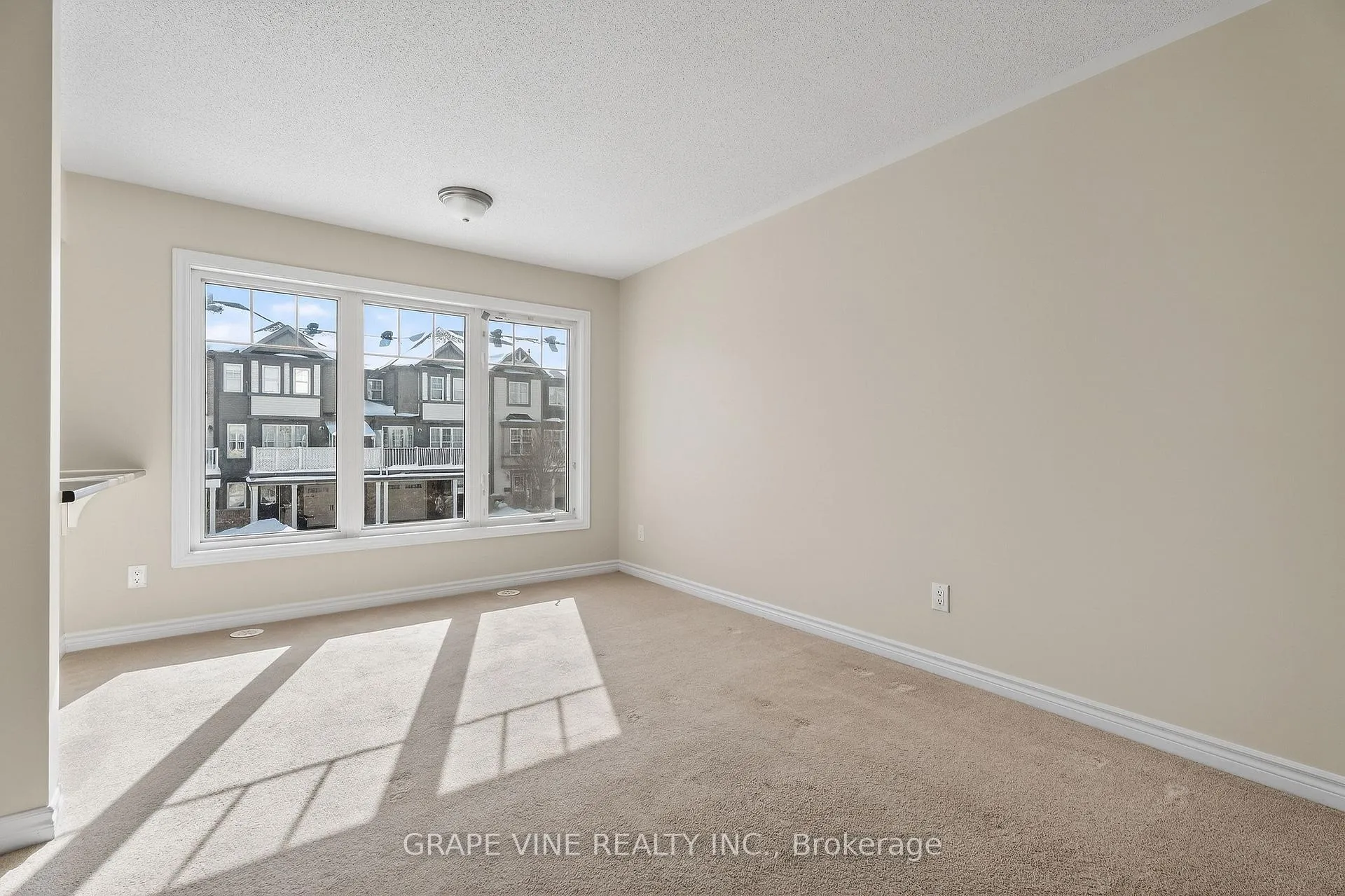 Photo 15 of 330 Sweet Grass Circle, Ottawa, Barrhaven - Half Moon Bay — HOMEH