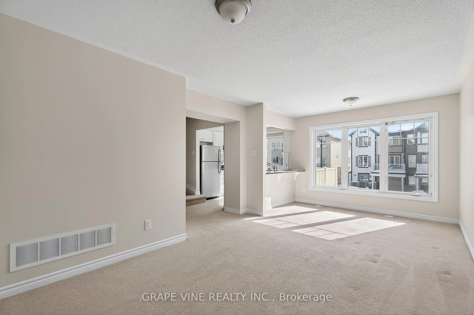 Photo 16 of 330 Sweet Grass Circle, Ottawa, Barrhaven - Half Moon Bay — HOMEH