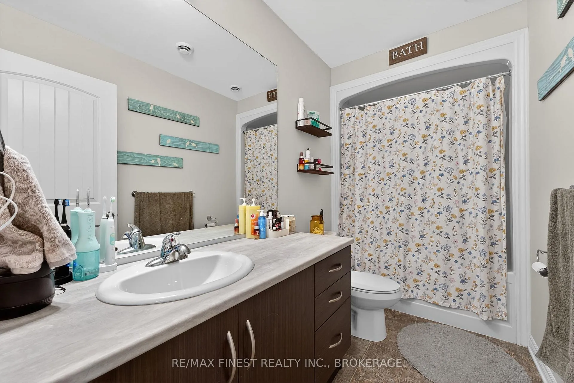 Photo 8 of 1060 Rosanna Avenue, Kingston, City Northwest — HOMEH