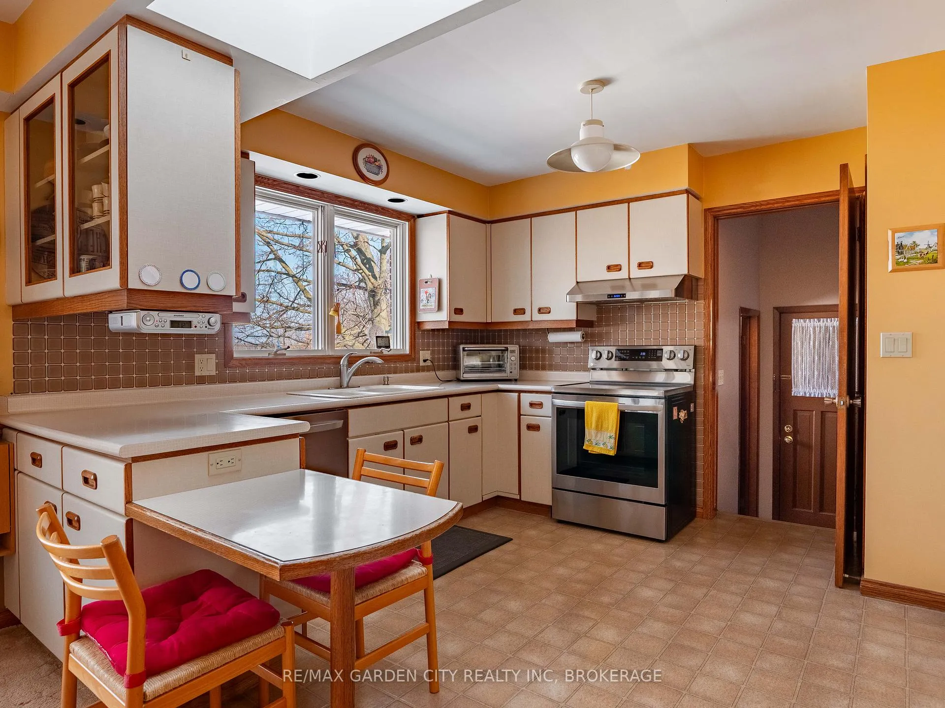 Photo 11 of 1609 Pelham Road, St. Catharines, Rural Eighth — HOMEH