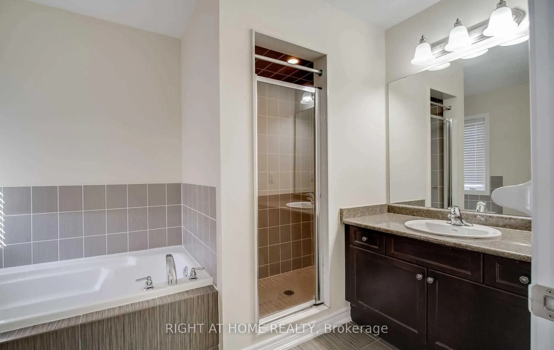 Photo 10 of 29 Cinemark Avenue, Markham, Cornell — HOMEH