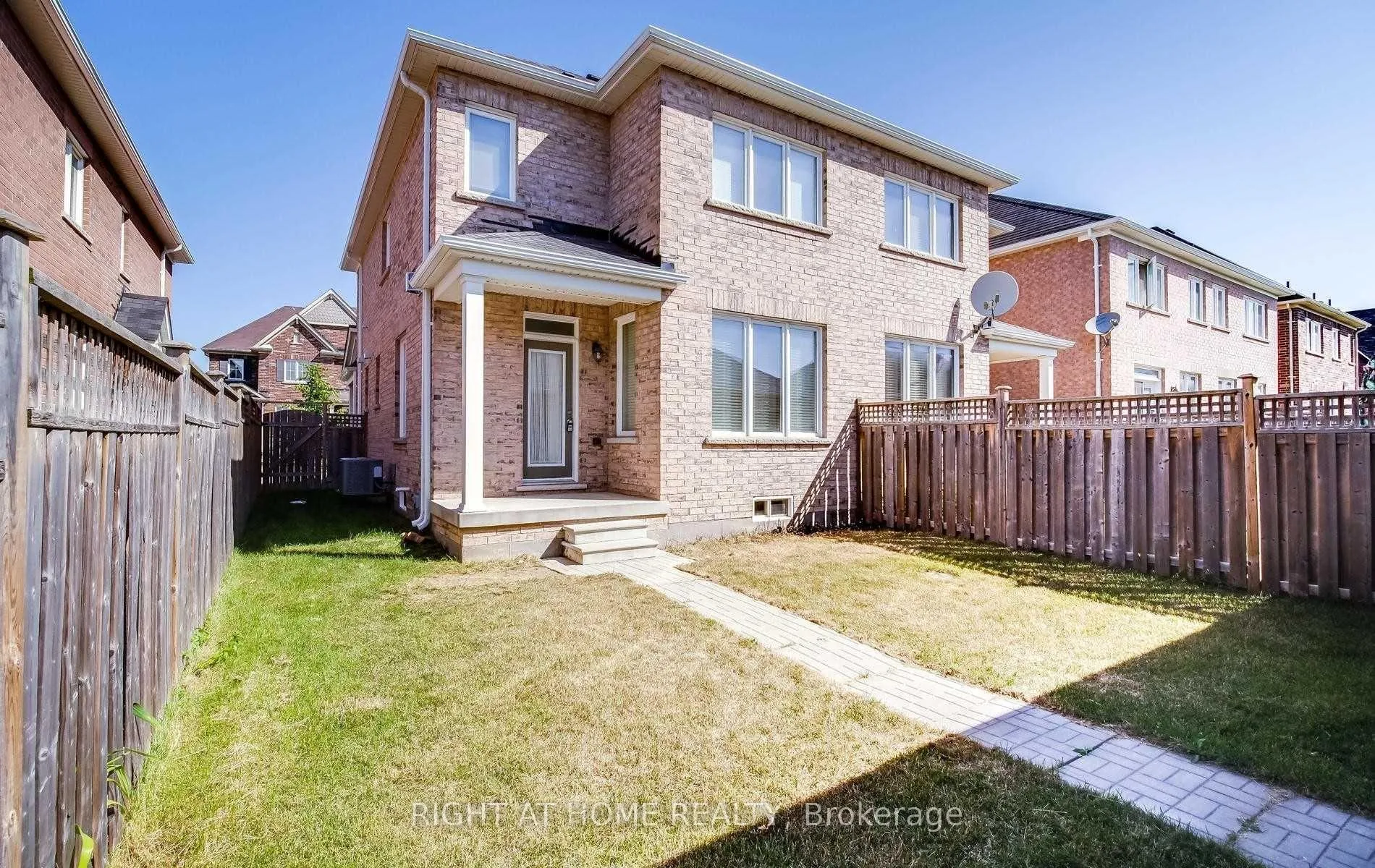 Photo 11 of 29 Cinemark Avenue, Markham, Cornell — HOMEH
