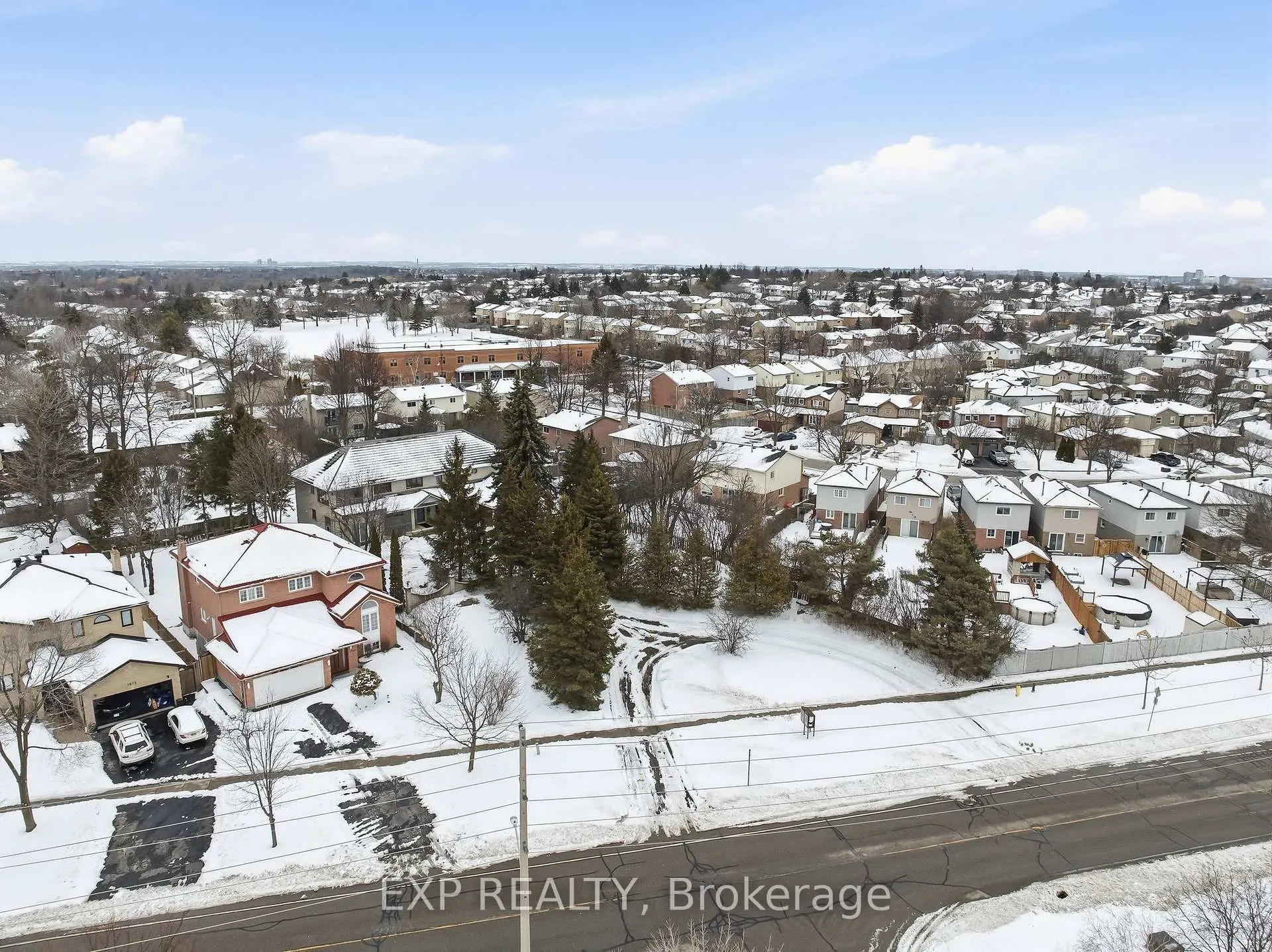 Photo 3 of 1622 Burns Street E, Whitby, Blue Grass Meadows — HOMEH