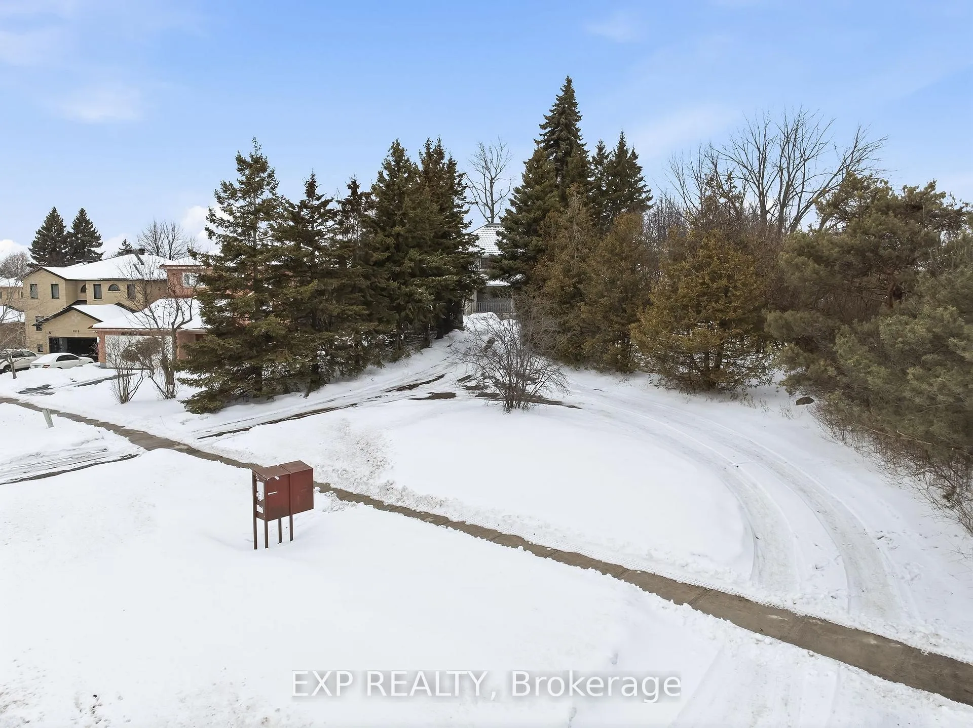 Photo 4 of 1622 Burns Street E, Whitby, Blue Grass Meadows — HOMEH