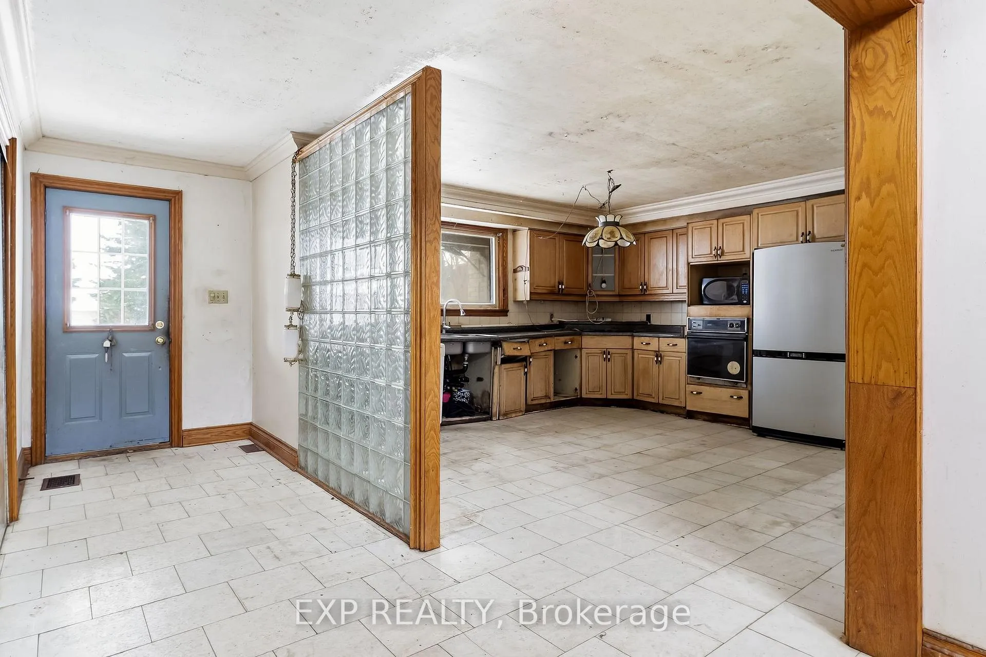 Photo 17 of 1622 Burns Street E, Whitby, Blue Grass Meadows — HOMEH