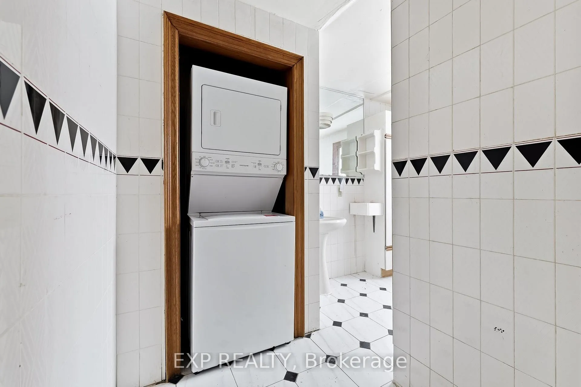 Photo 22 of 1622 Burns Street E, Whitby, Blue Grass Meadows — HOMEH