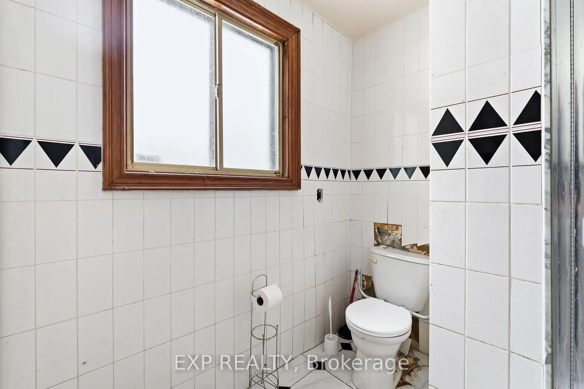 Photo 23 of 1622 Burns Street E, Whitby, Blue Grass Meadows — HOMEH