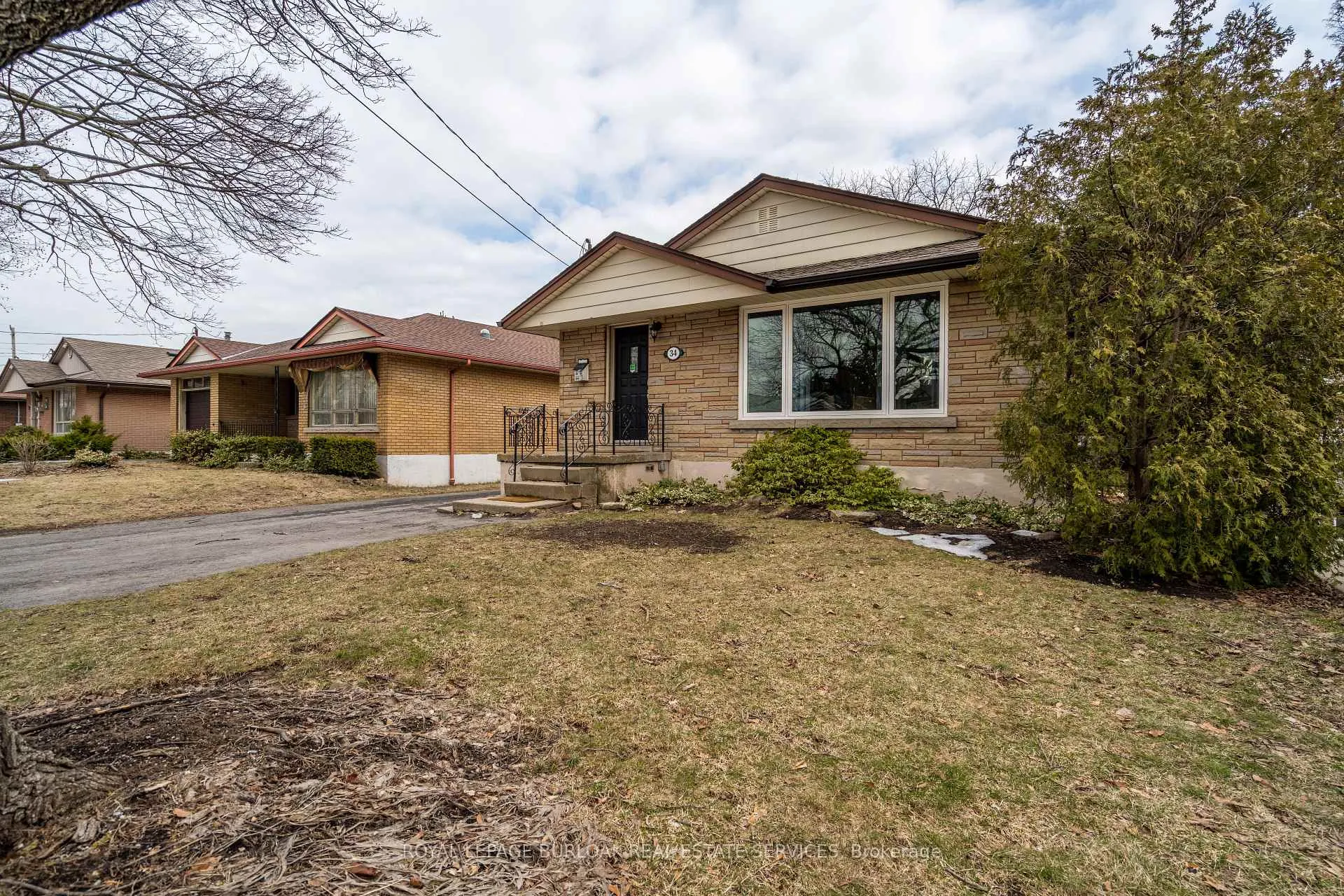 Photo 2 of Unit Upper, 34 Briarwood Crescent, Hamilton, Buchanan — HOMEH