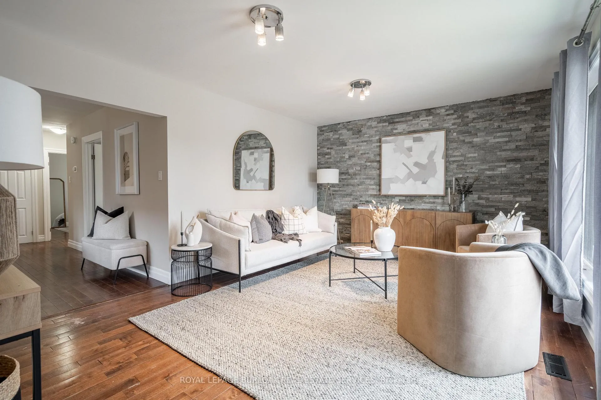 Photo 3 of Unit Upper, 34 Briarwood Crescent, Hamilton, Buchanan — HOMEH