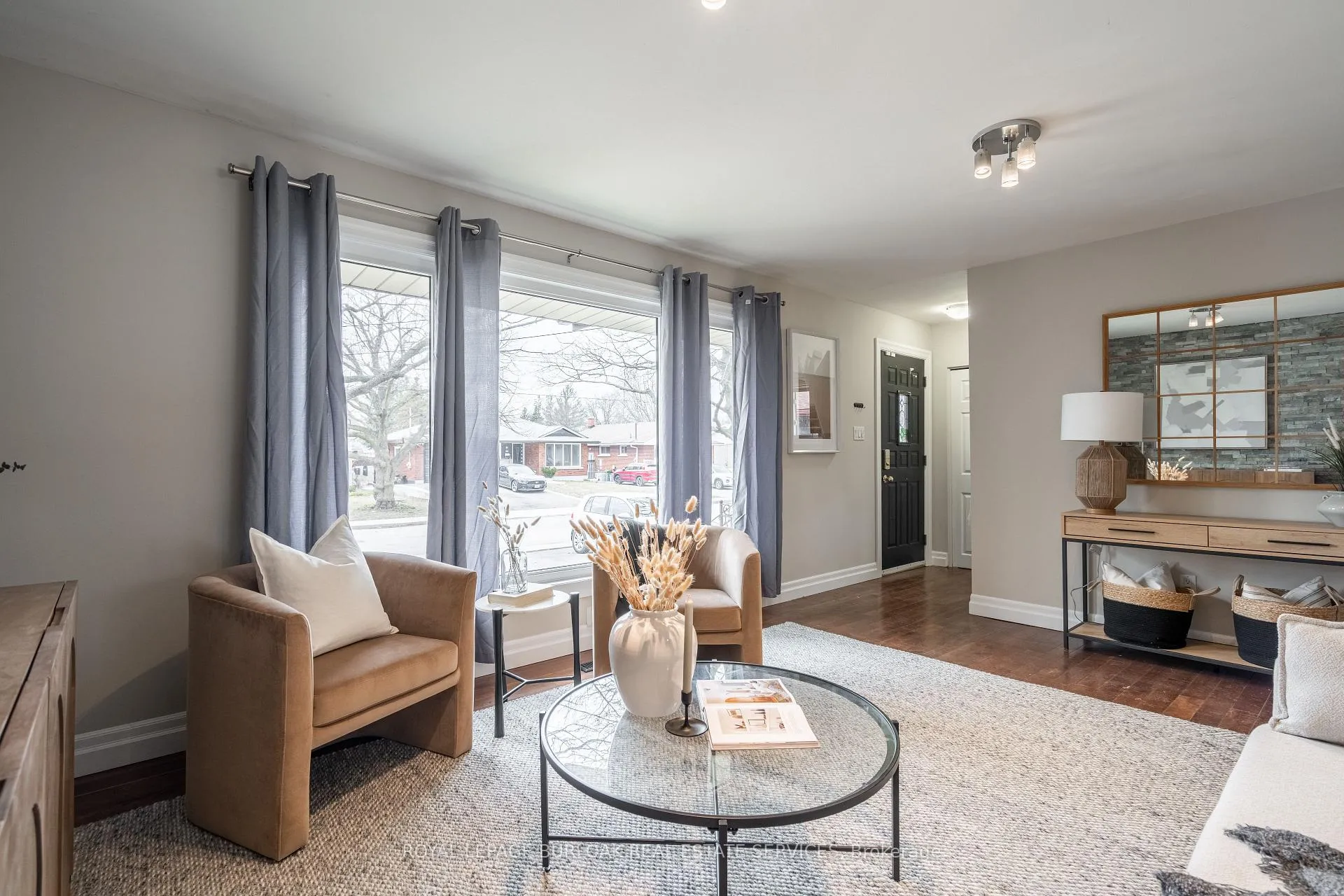 Photo 5 of Unit Upper, 34 Briarwood Crescent, Hamilton, Buchanan — HOMEH