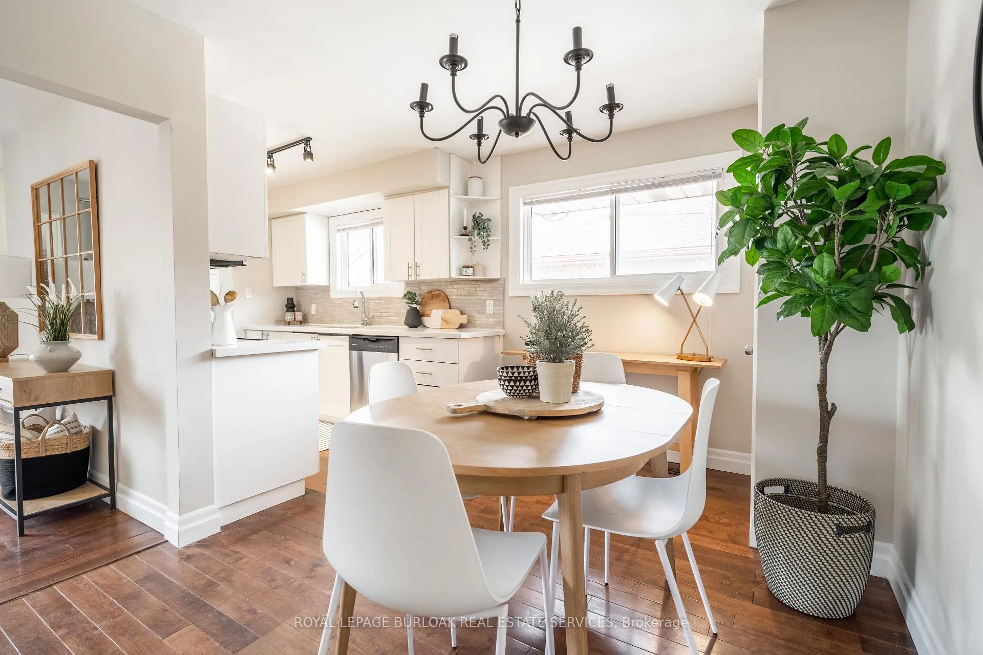 Photo 8 of Unit Upper, 34 Briarwood Crescent, Hamilton, Buchanan — HOMEH