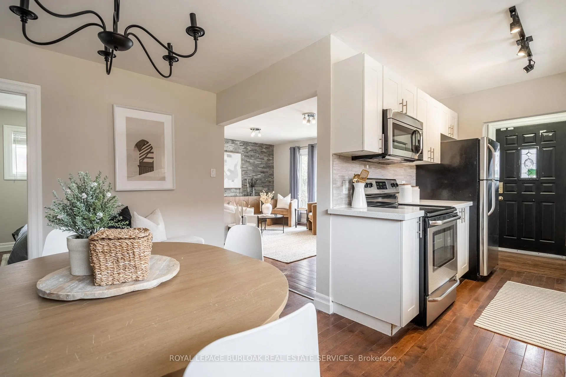 Photo 10 of Unit Upper, 34 Briarwood Crescent, Hamilton, Buchanan — HOMEH