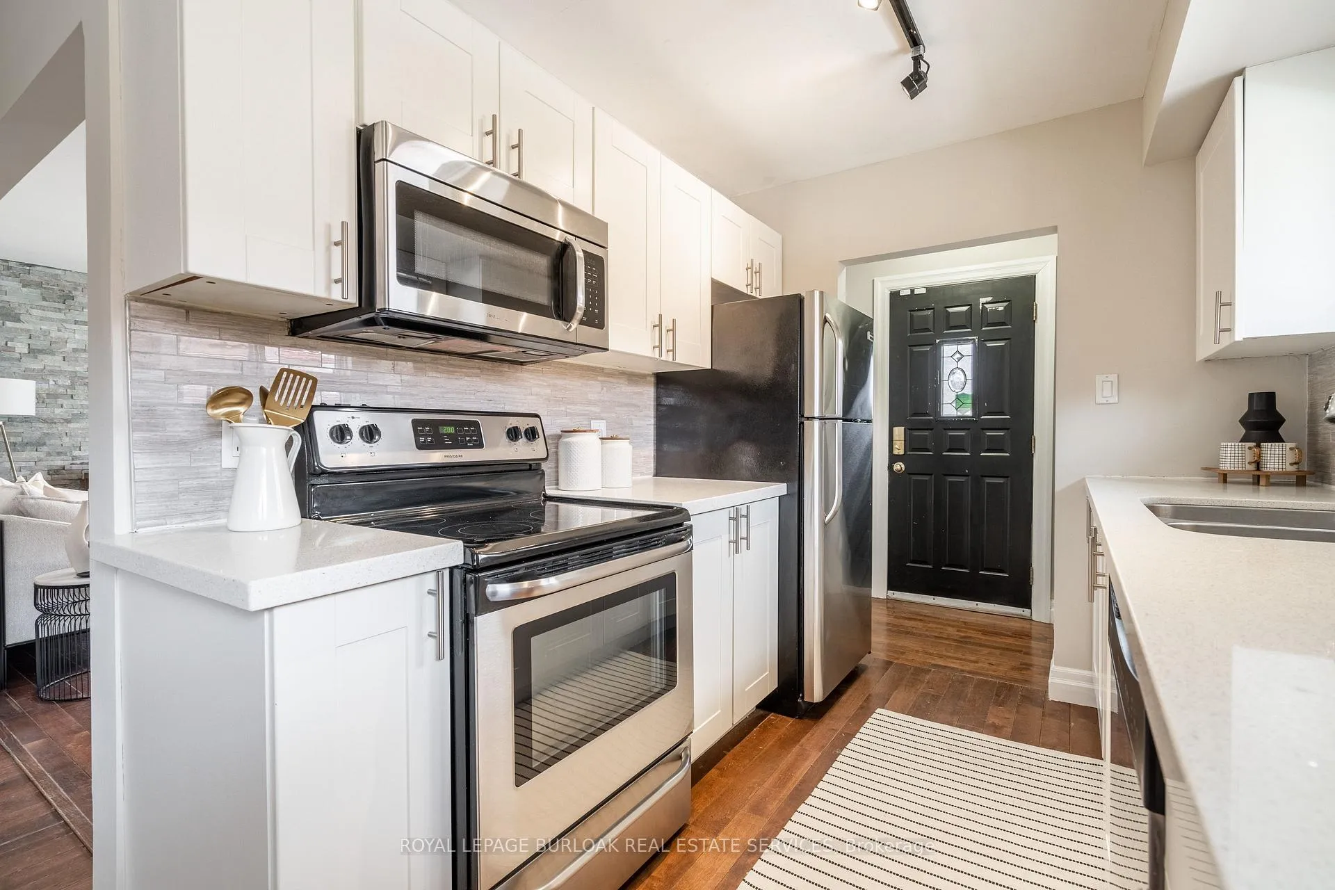 Photo 11 of Unit Upper, 34 Briarwood Crescent, Hamilton, Buchanan — HOMEH