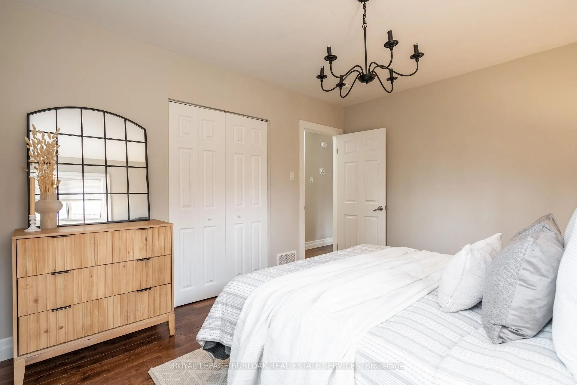 Photo 20 of Unit Upper, 34 Briarwood Crescent, Hamilton, Buchanan — HOMEH