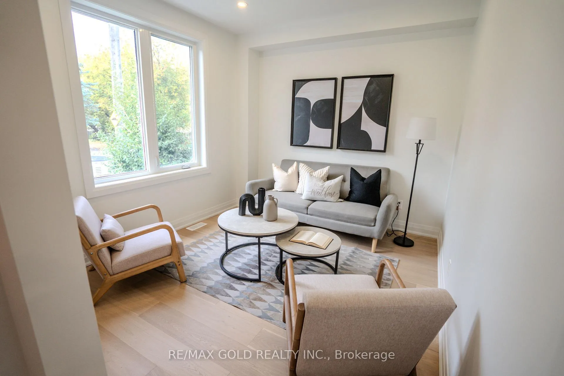 Photo 5 of 50 Willow Street, Caledon, Bolton East — HOMEH