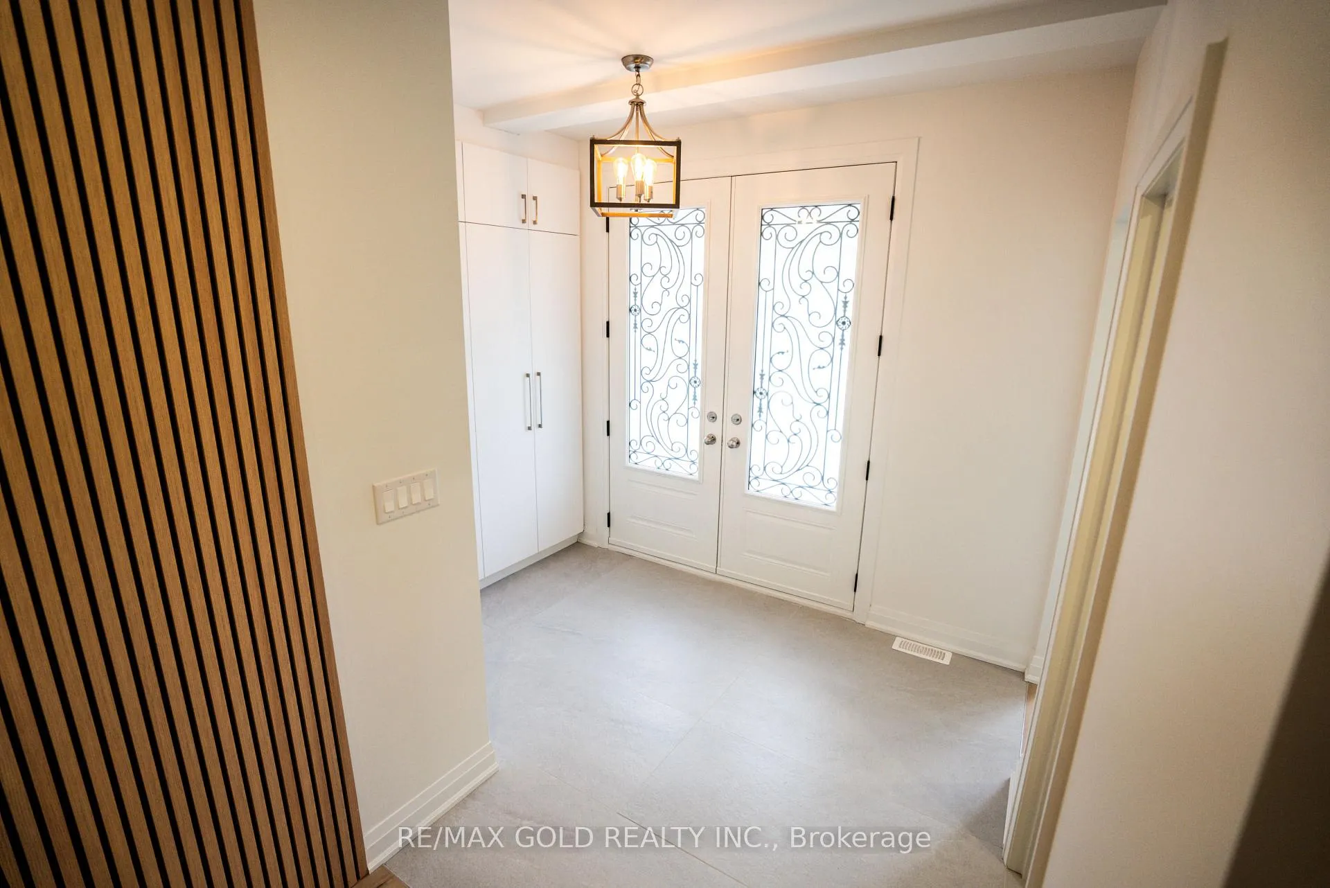 Photo 6 of 50 Willow Street, Caledon, Bolton East — HOMEH