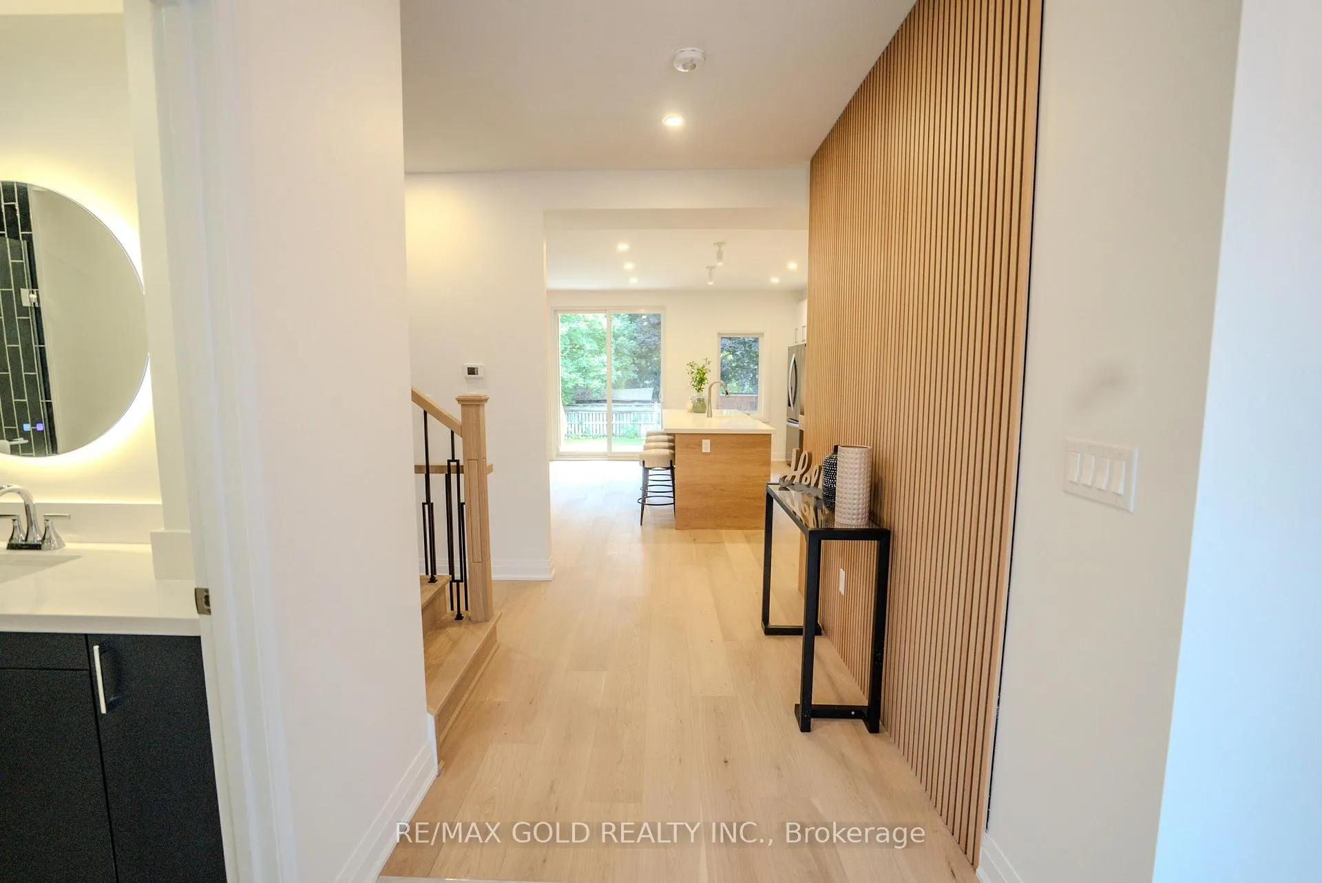 Photo 9 of 50 Willow Street, Caledon, Bolton East — HOMEH
