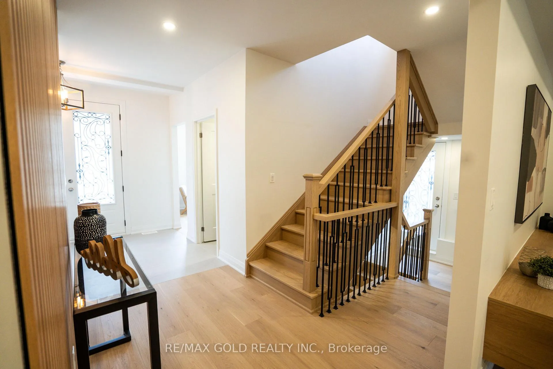 Photo 10 of 50 Willow Street, Caledon, Bolton East — HOMEH