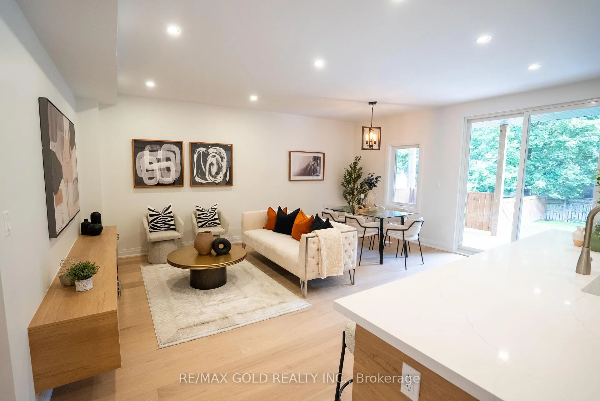 Photo 11 of 50 Willow Street, Caledon, Bolton East — HOMEH
