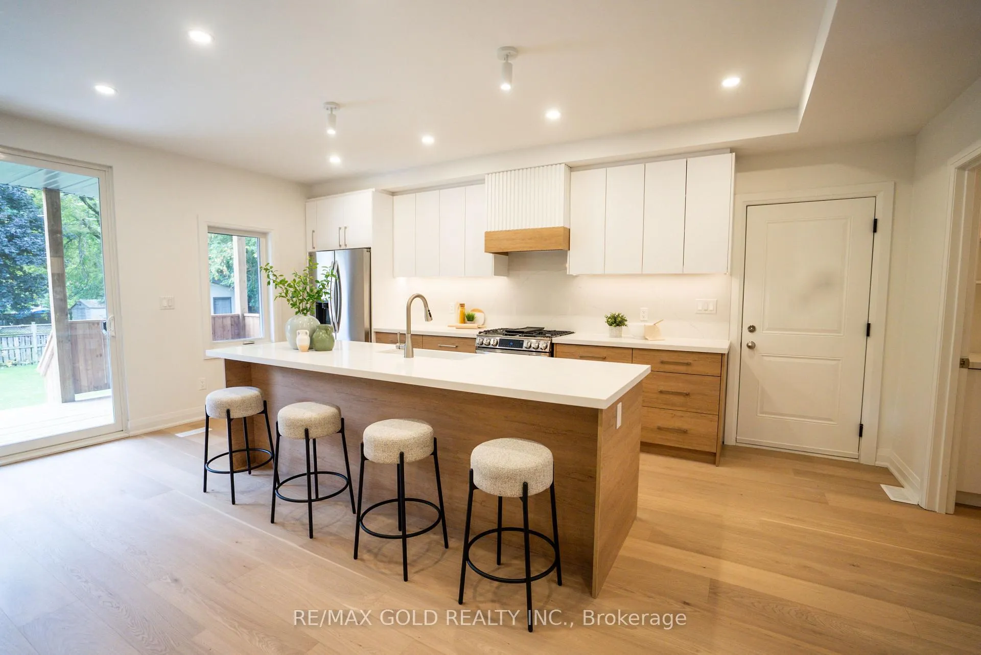 Photo 13 of 50 Willow Street, Caledon, Bolton East — HOMEH