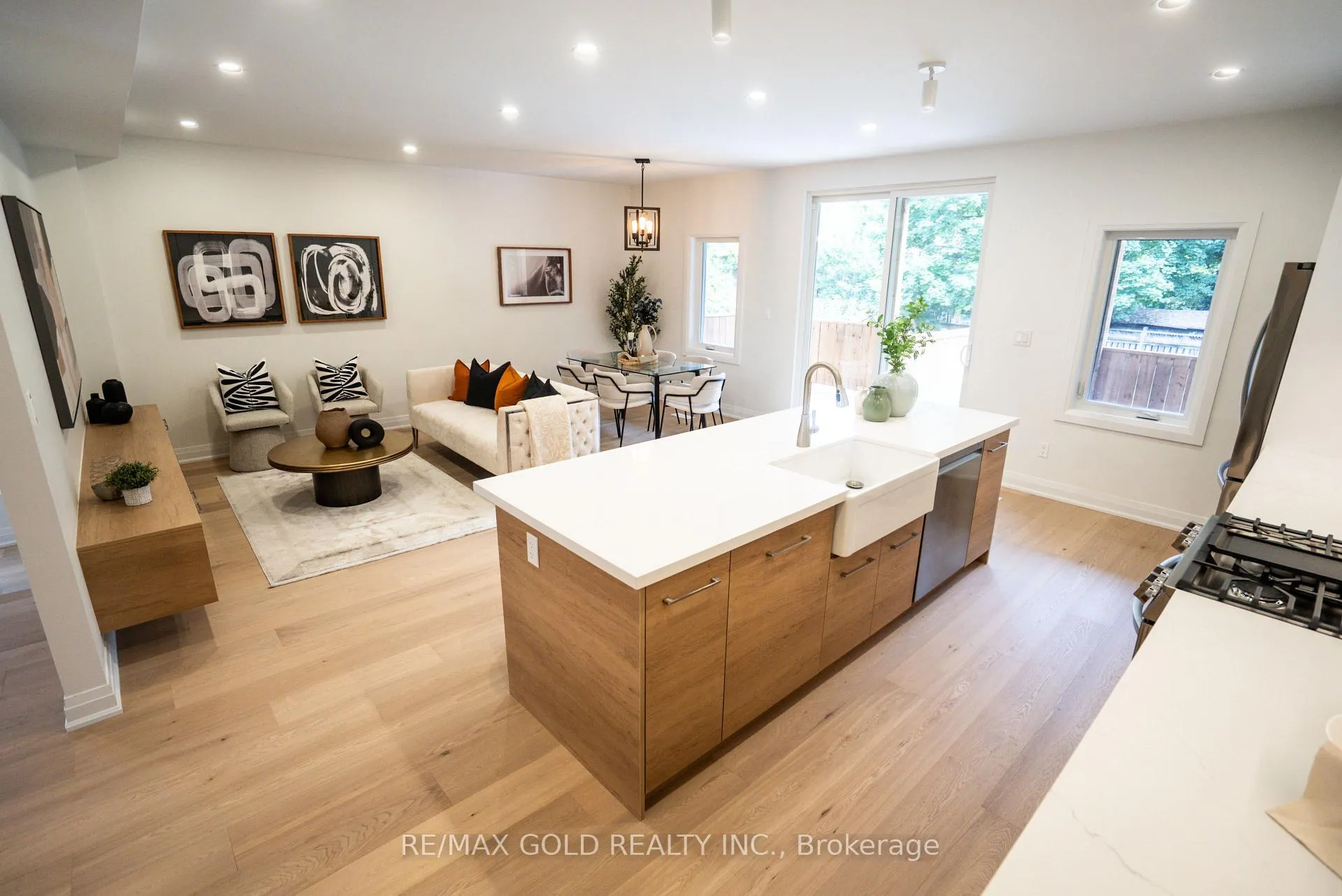 Photo 14 of 50 Willow Street, Caledon, Bolton East — HOMEH