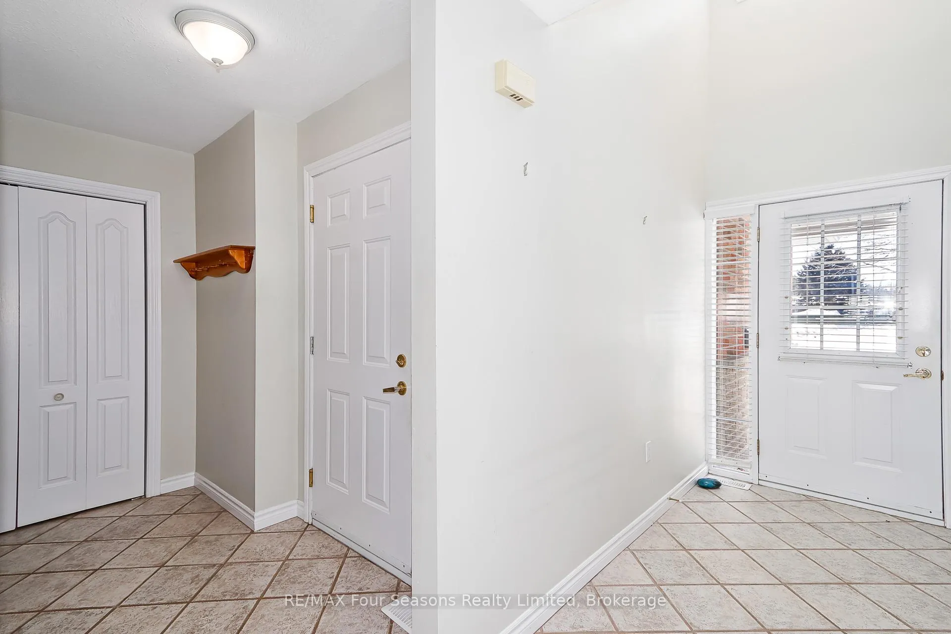 Photo 2 of Unit 4, 275 Huron Street, Clearview, Stayner — HOMEH