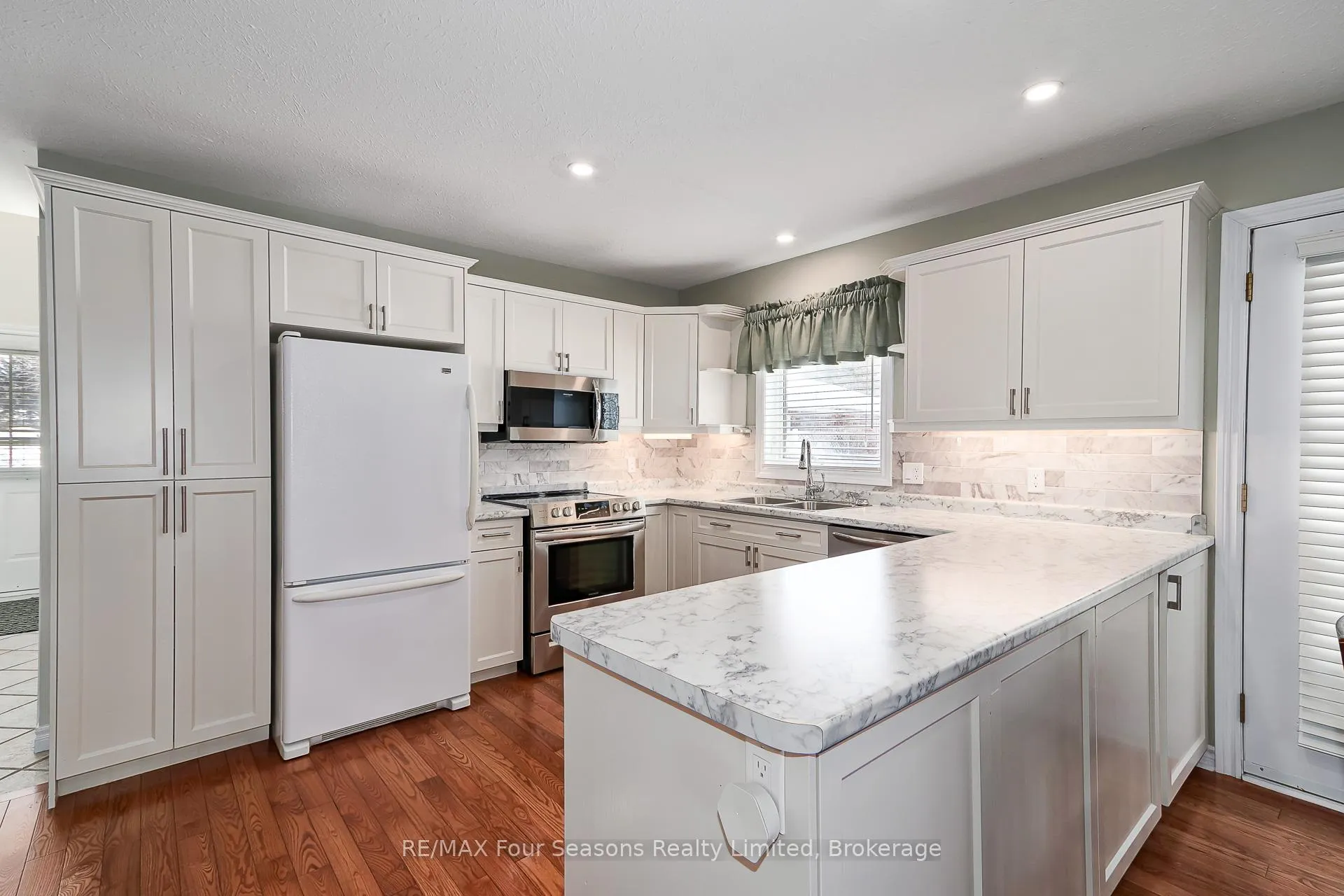 Photo 3 of Unit 4, 275 Huron Street, Clearview, Stayner — HOMEH