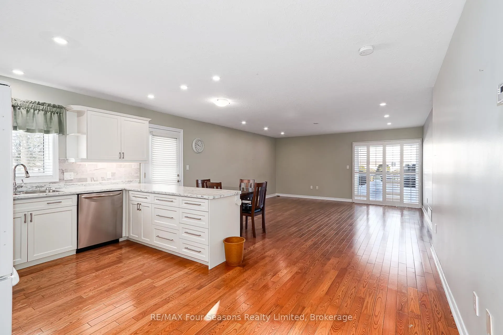 Photo 6 of Unit 4, 275 Huron Street, Clearview, Stayner — HOMEH