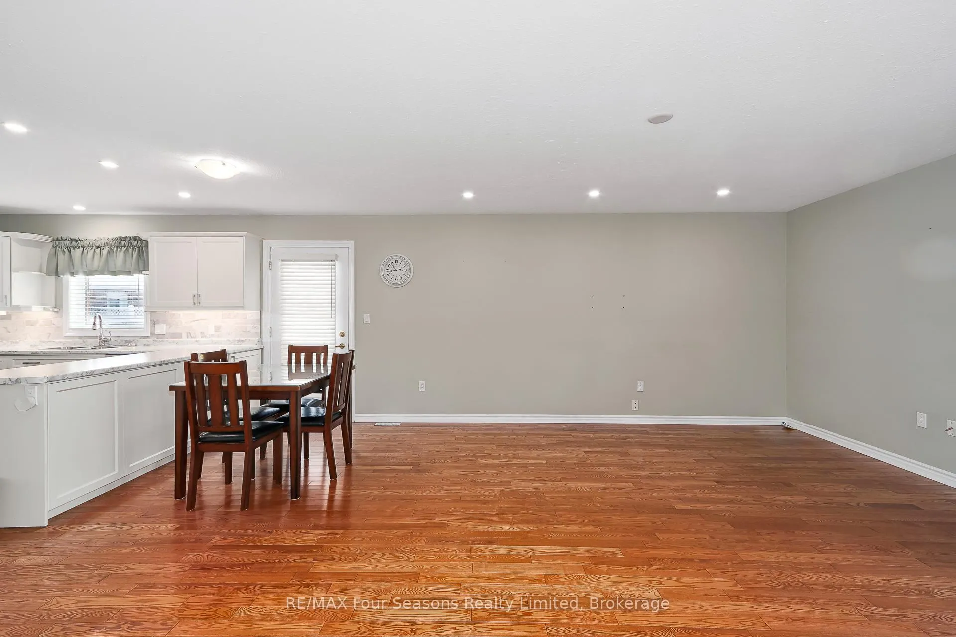 Photo 8 of Unit 4, 275 Huron Street, Clearview, Stayner — HOMEH