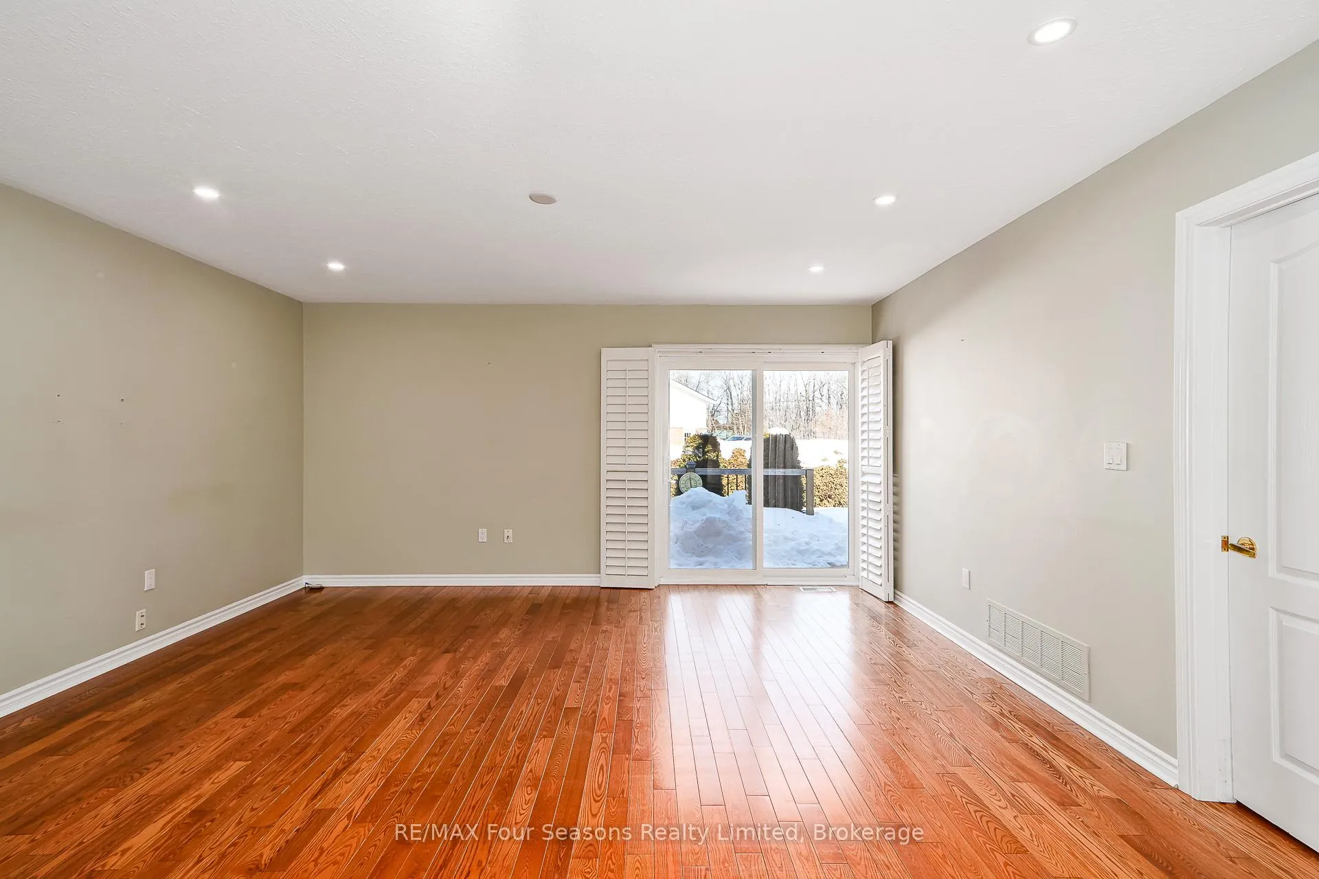 Photo 10 of Unit 4, 275 Huron Street, Clearview, Stayner — HOMEH