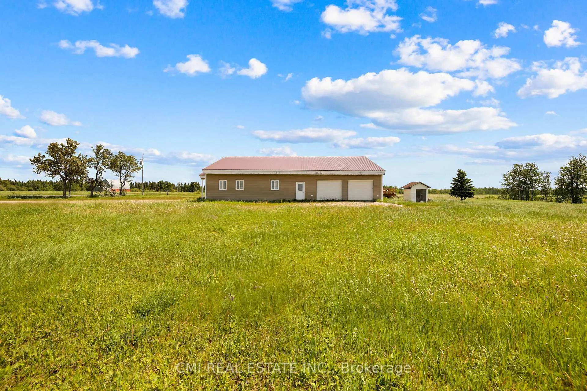 Photo 6 of 1632 Conc 2 & 3 Road, Cochrane — HOMEH