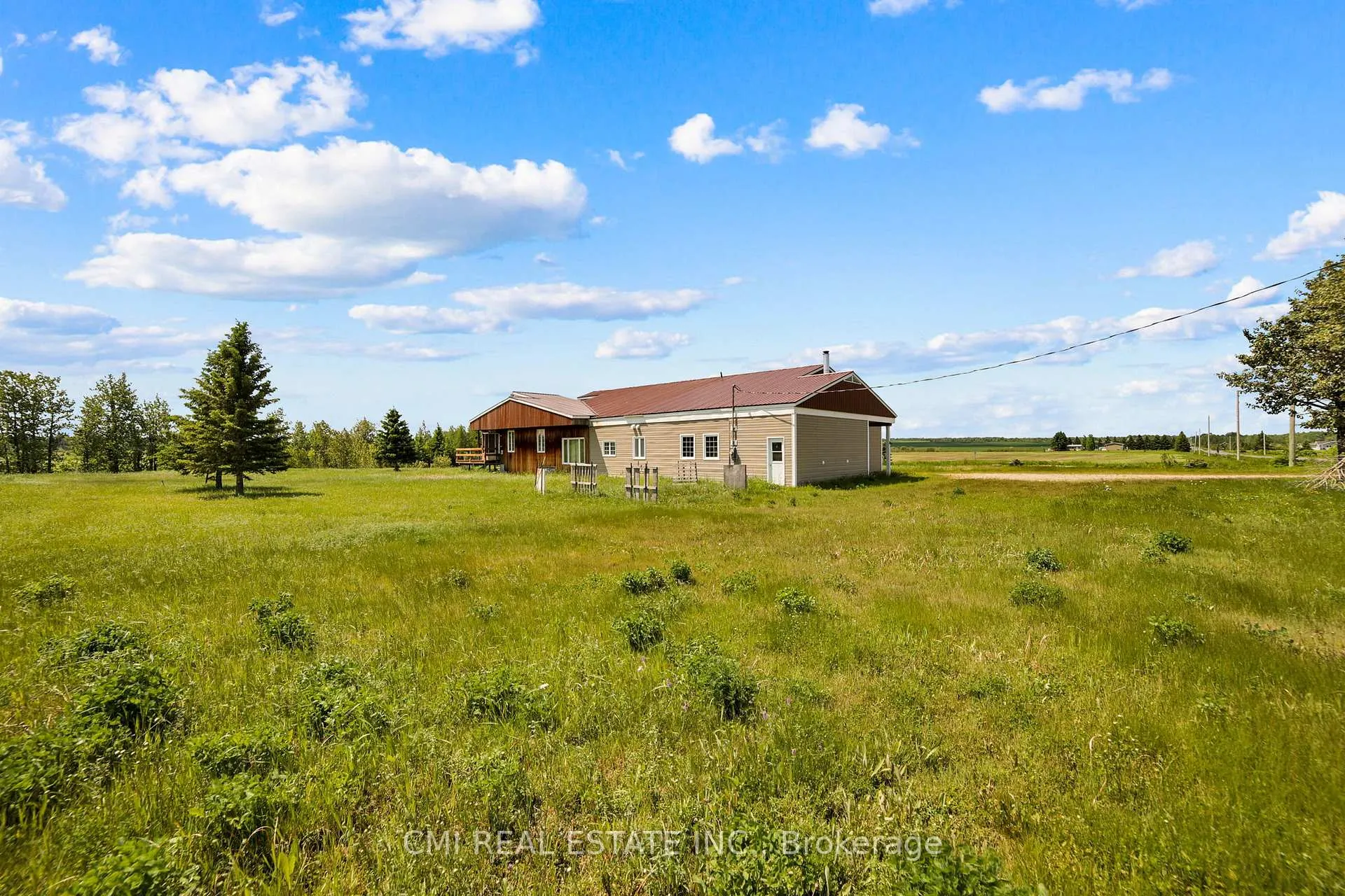 Photo 12 of 1632 Conc 2 & 3 Road, Cochrane — HOMEH