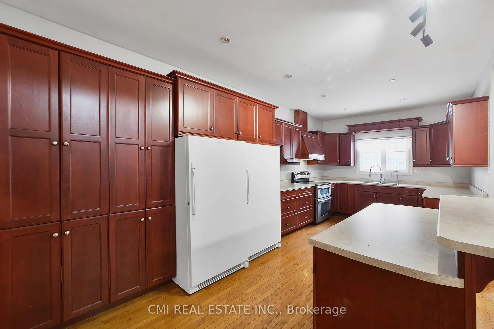 Photo 16 of 1632 Conc 2 & 3 Road, Cochrane — HOMEH